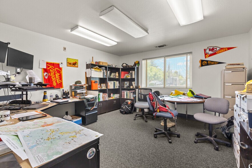 More Photos Of 865 Mitchell Ave, Oroville Office For Sale