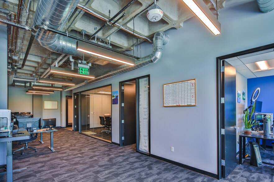 More Photos Of 2625 Townsgate Rd, Westlake Village Office For Lease