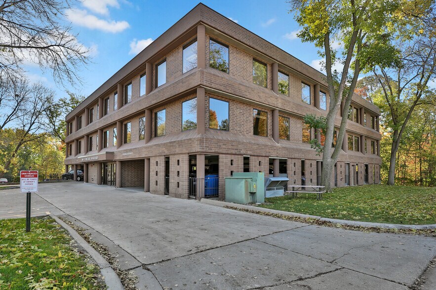 More Photos Of 800 Wayzata Blvd, Wayzata Office For Sale