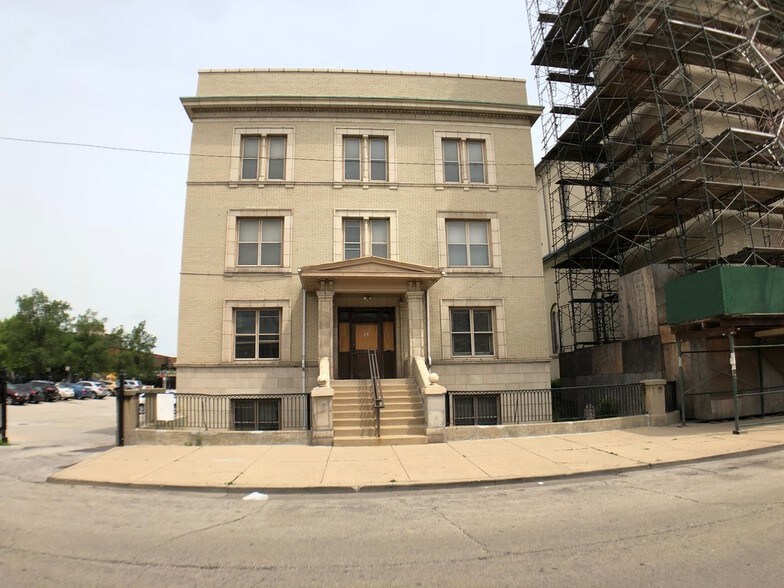 More Photos Of 1650 W 17th St, Chicago Religious Facility For Sale