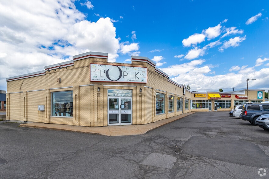 Primary Photo Of 845 Boul De Périgny, Chambly Storefront For Sale