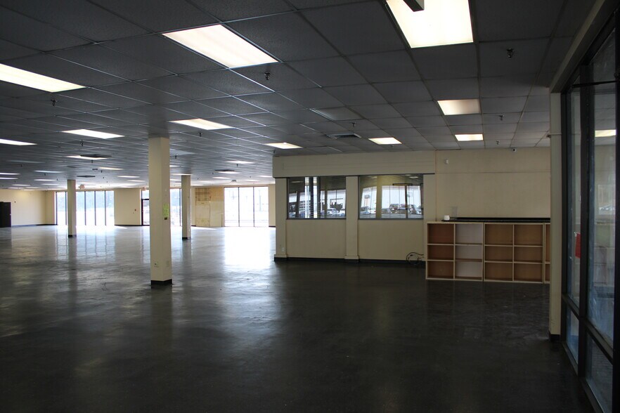 More Photos Of 2086 Paul Walsh Dr, Macon-Bibb Auto Dealership For Lease