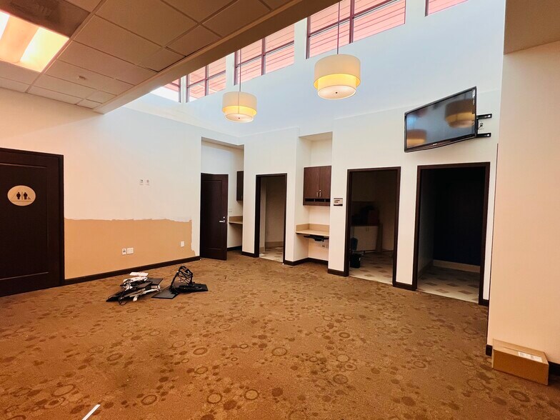 More Photos Of 2693 E Washington Blvd, Pasadena Medical For Lease