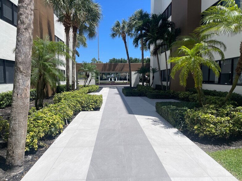 More Photos Of 1900 NW Corporate Blvd, Boca Raton Unknown For Lease