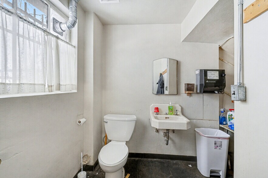 More Photos Of 109 S Wayne Ave, Lockland Storefront For Sale