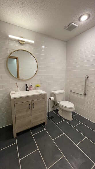 More Photos Of 18300 Minnetonka Blvd, Wayzata Medical For Lease