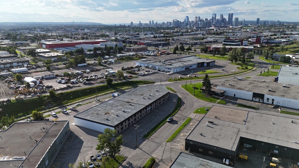 More Photos Of 1301-1313 Hastings Cres SE, Calgary Warehouse For Sale