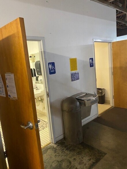 More Photos Of 240 SE Interstate Ct, Palm Bay Warehouse For Sale