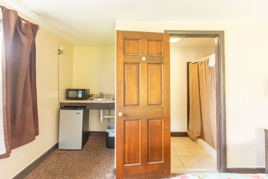 More Photos Of 5318 Youngstown Warren Rd, Niles Hotel For Sale