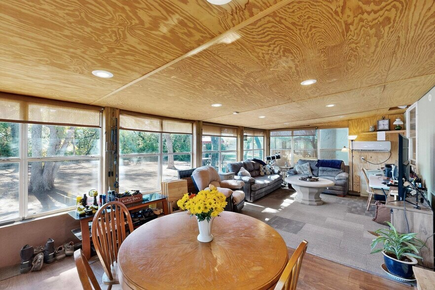 More Photos Of 15711 La Hacienda Dr, Austin Light Manufacturing For Sale
