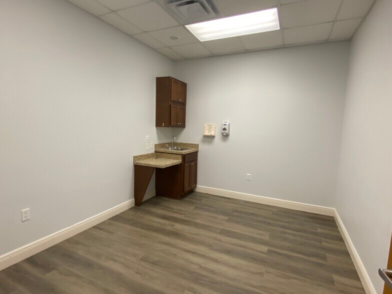 More Photos Of 781 County Road 466, Lady Lake Medical For Sale