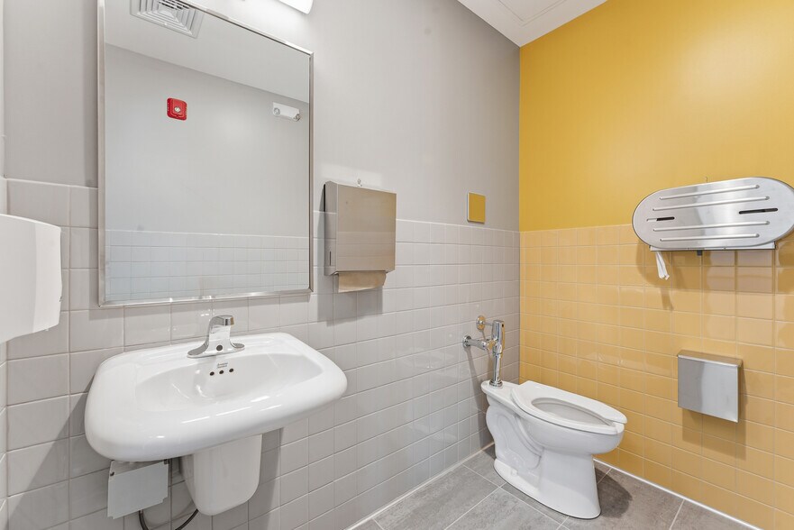 More Photos Of 5 Fulton Ave, Northampton General Retail For Lease