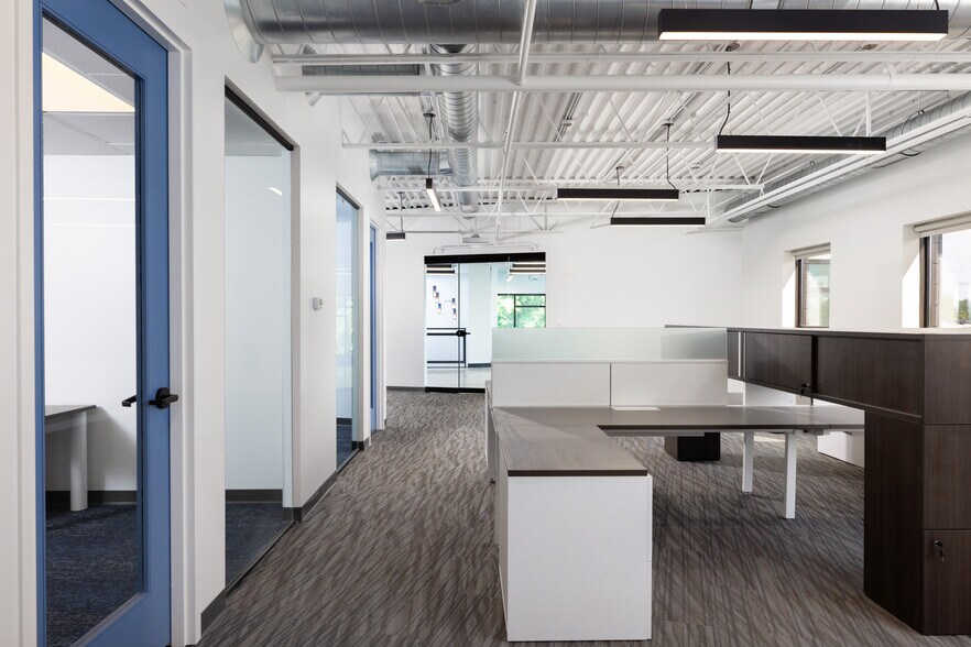 More Photos Of 99 S Bedford St, Burlington Office For Lease