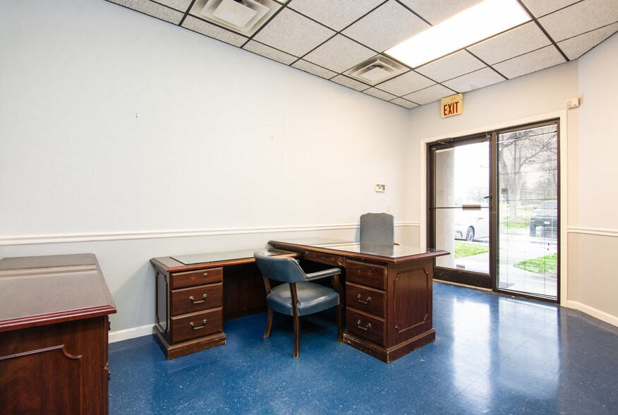 More Photos Of 130 Seaboard Ln, Franklin Flex For Lease