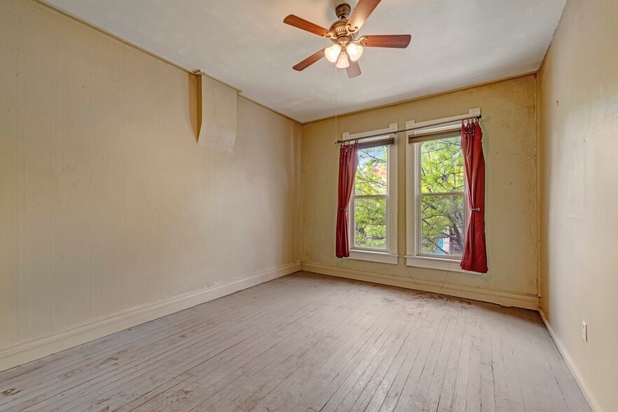 More Photos Of 122 W Main St, Florence Storefront For Sale