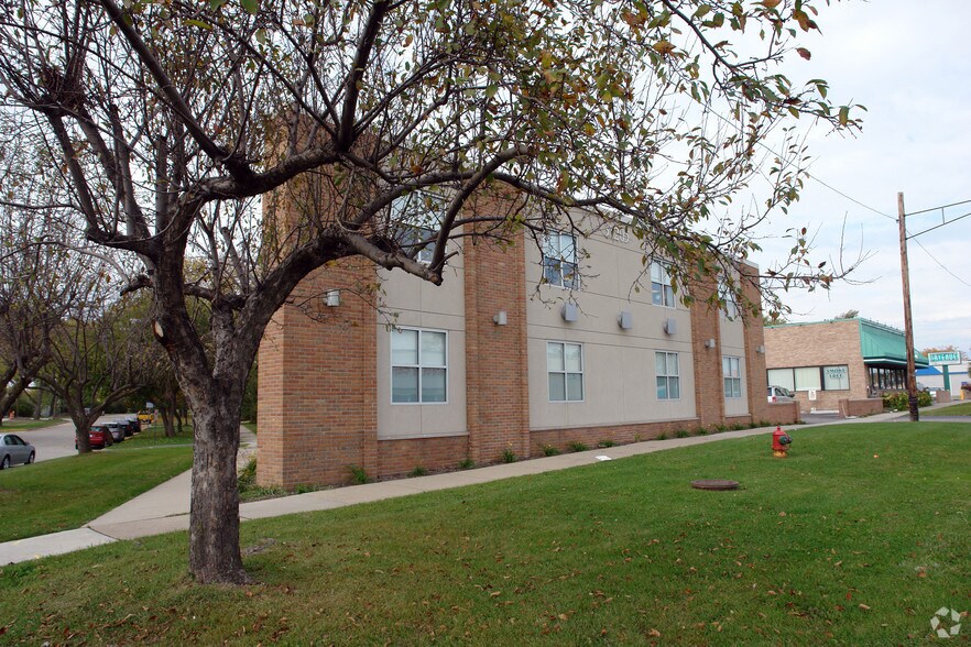 More Photos Of 31205 Woodward Ave, Royal Oak Medical For Lease