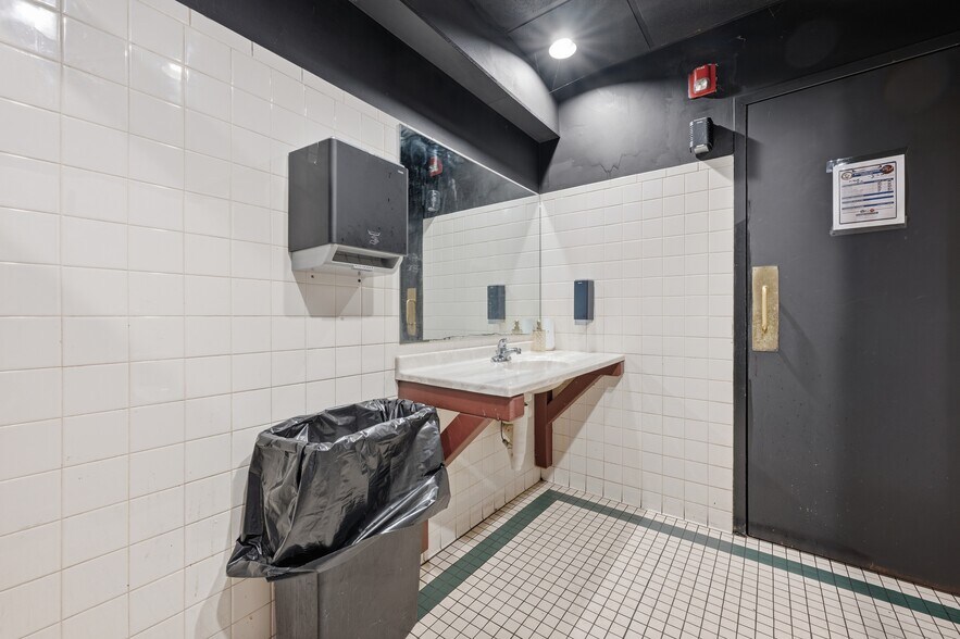 More Photos Of 370 E Main St, Ansonia Restaurant For Sale