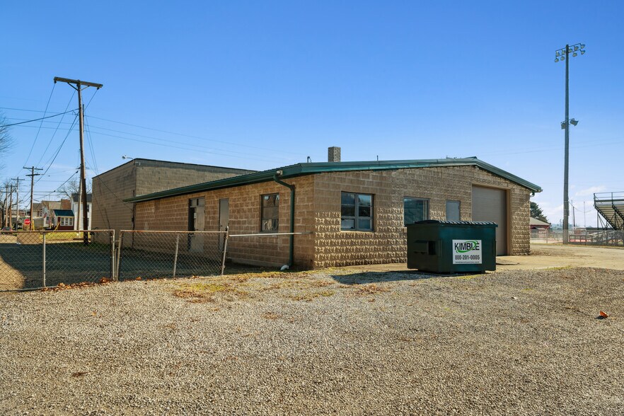 More Photos Of 15 Walnut St, Coshocton Warehouse For Sale
