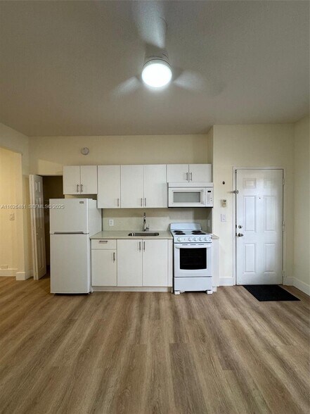 More Photos Of 2000 Monroe St, Hollywood Apartments For Sale