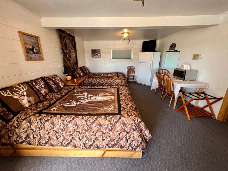 More Photos Of 501 S 6th St, Thermopolis Hotel For Sale