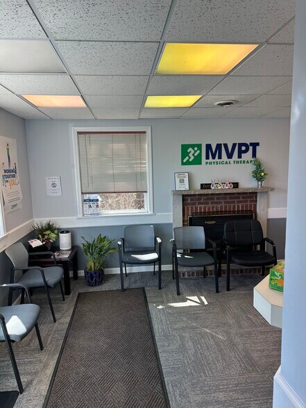 More Photos Of 40 S River Rd, Bedford Medical For Lease