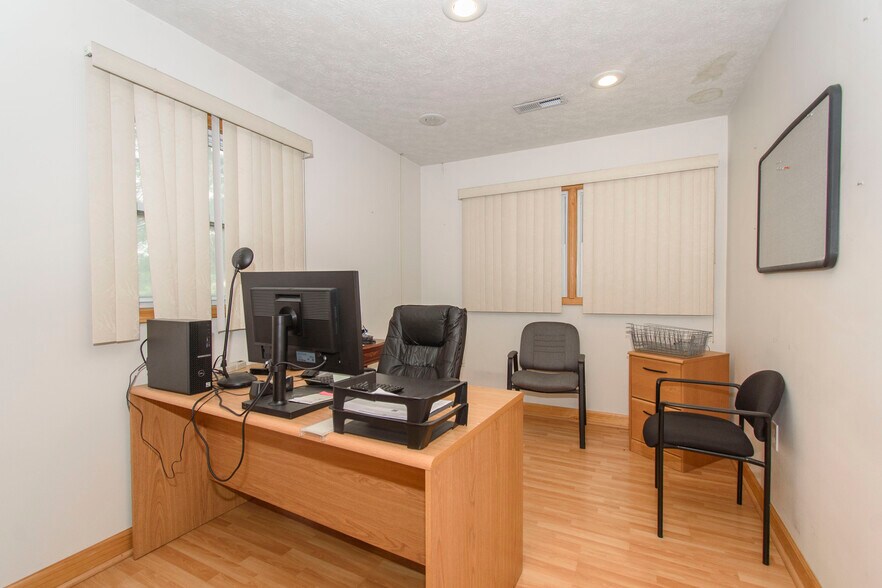 More Photos Of 1201 Elm St, Christiansburg Office For Sale