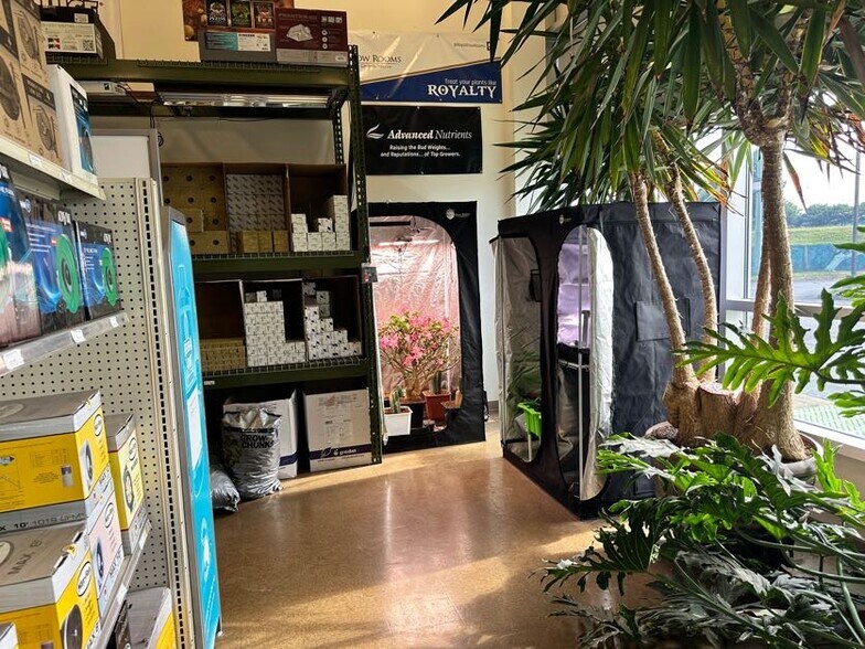 More Photos Of 5705 Chantry Dr, Columbus Freestanding For Sale