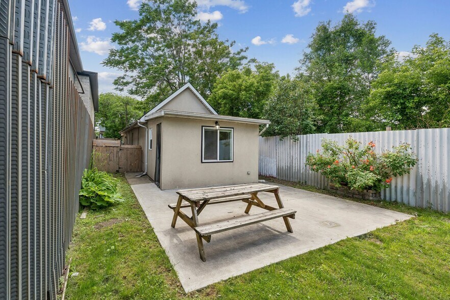 More Photos Of 43 Whitfield Av, Hamilton Manufacturing For Sale
