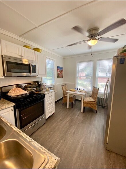 More Photos Of 1909-1911 S Salina St, Syracuse Office For Sale