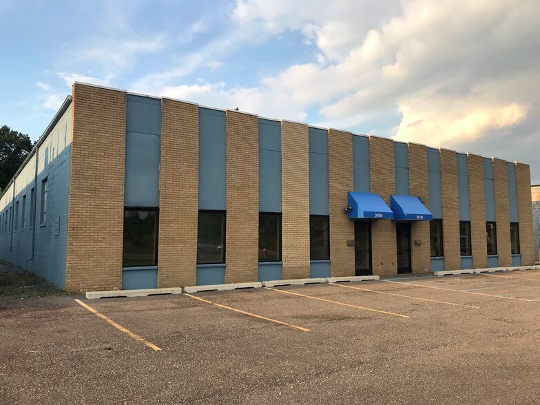 More Photos Of 36148-36154 Ecorse Rd, Romulus Warehouse For Sale