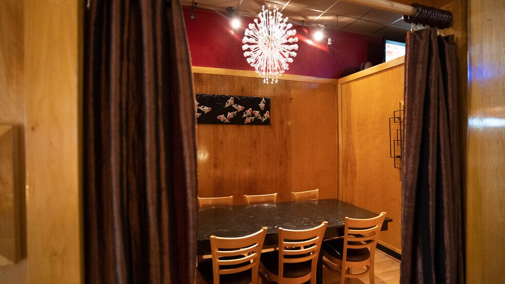 More Photos Of 8607 Us Highway 24 W, Fort Wayne Restaurant For Sale