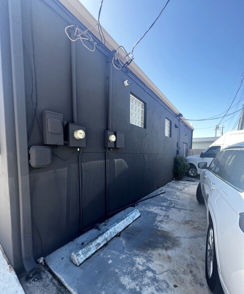 More Photos Of 2011 N Dixie Hwy, Lake Worth Storefront For Sale