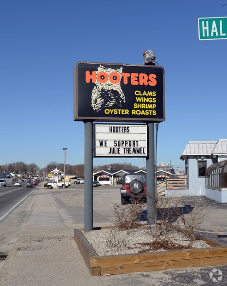 More Photos Of 667 Airport Rd, Warwick Restaurant For Sale