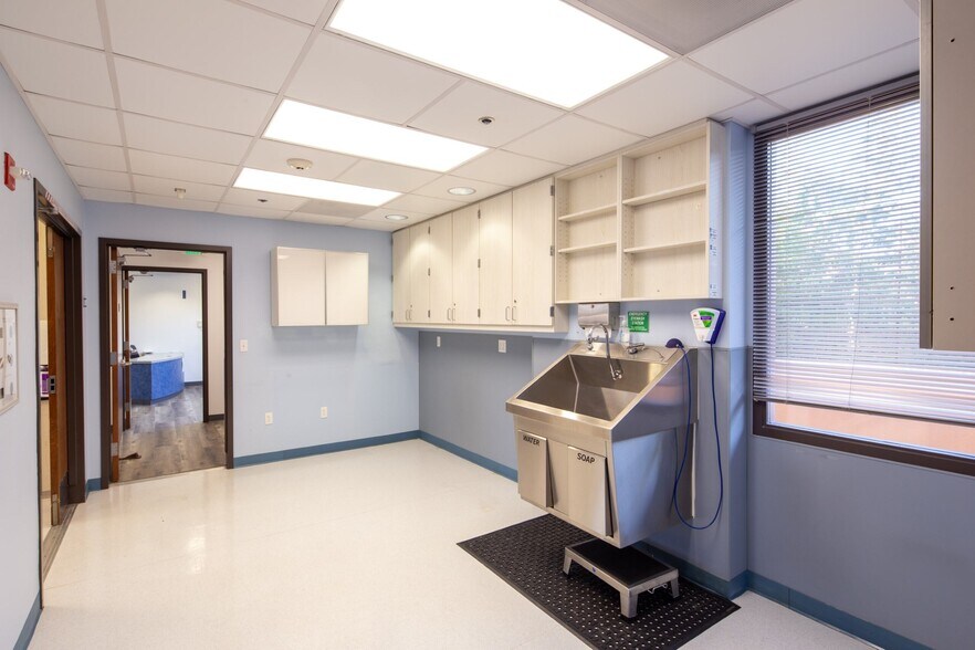 More Photos Of 303 Santa Fe Dr, Encinitas Medical For Sale