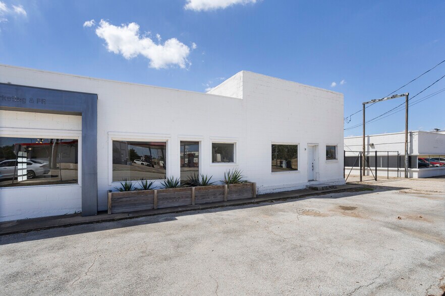 More Photos Of 1717 White Settlement Rd, Fort Worth Unknown For Sale