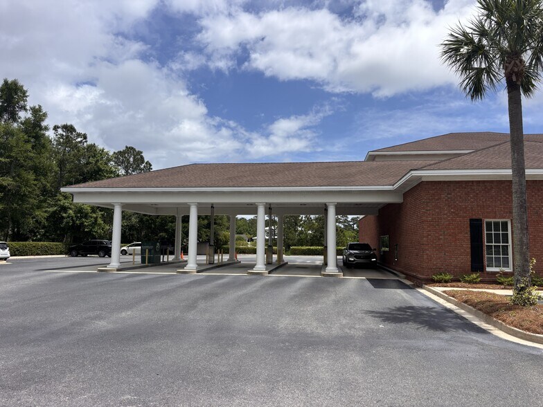 More Photos Of 227 Gateway Center Blvd, Brunswick Bank For Lease