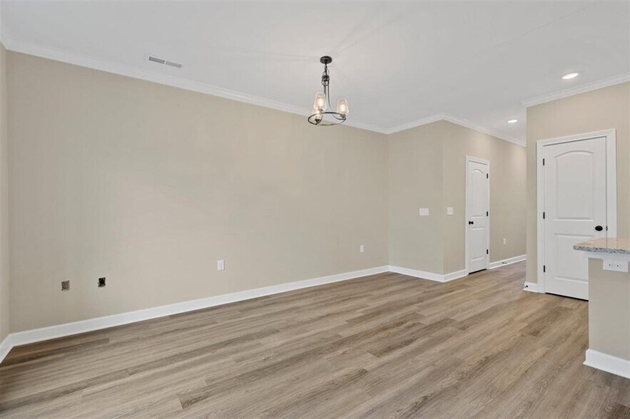 More Photos Of 721 Plano Rd, Bowling Green Apartments For Sale