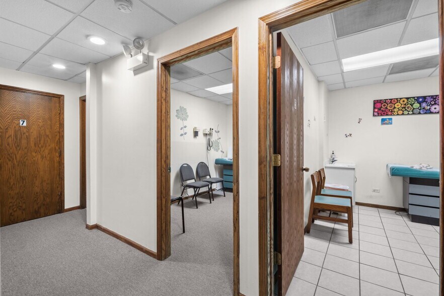 More Photos Of 7107 W Belmont Ave, Chicago Medical For Lease