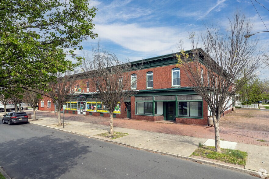 More Photos Of 41-43 Main St, Roebling Storefront Retail Residential For Lease