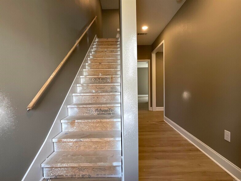 More Photos Of 405 & 407 E Center Street, Jacksonville Specialty For Sale