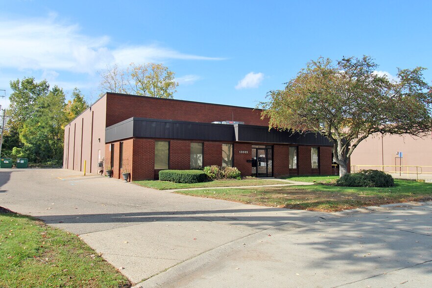 More Photos Of 13685 Otterson Ct, Livonia Warehouse For Lease