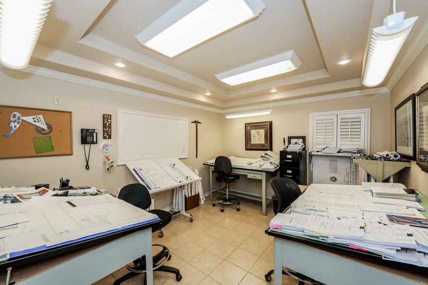 More Photos Of 5809 East Dr, Laredo Warehouse For Sale