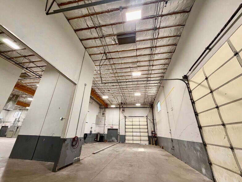 More Photos Of 5 Airpark Vista Blvd, Dayton Manufacturing For Lease