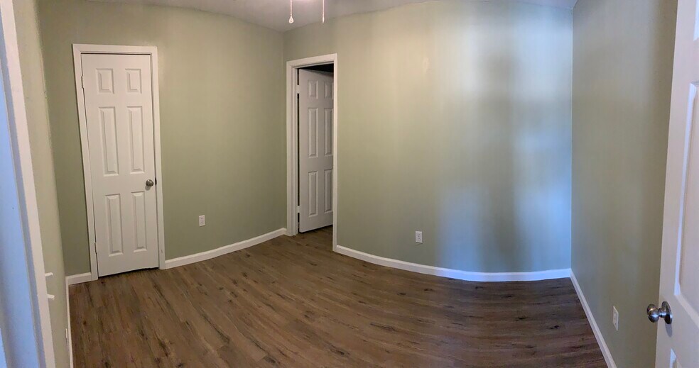 More Photos Of 2001 E 20th St, Hooks Apartments For Sale