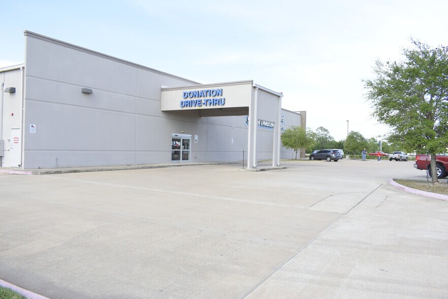 More Photos Of 253 N Bypass 35, Alvin Storefront For Lease