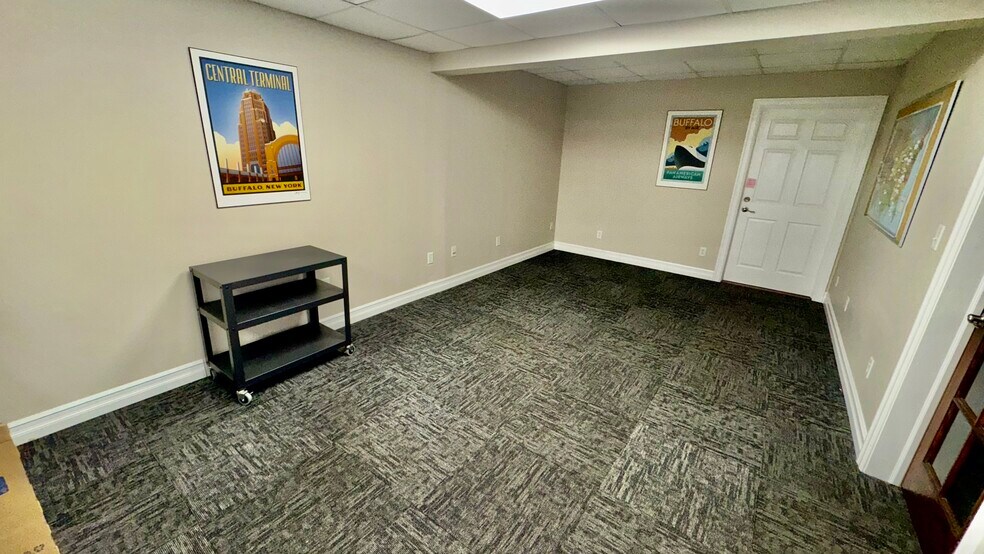 More Photos Of 8828 Main St, Buffalo Freestanding For Lease