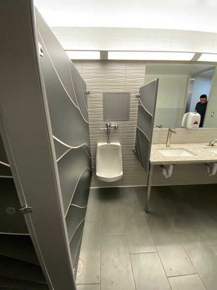 More Photos Of 2260 S Xanadu Way, Aurora Office For Lease