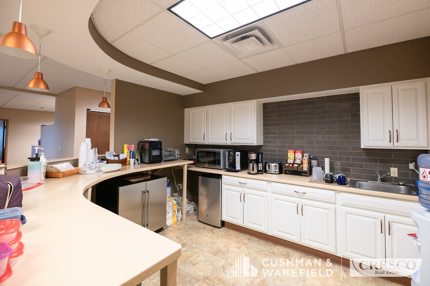 More Photos Of 3401 Enterprise Pky, Beachwood Office For Lease