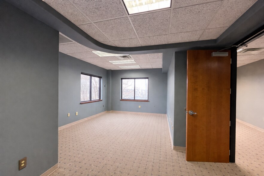 More Photos Of 37 Sandstone Cir, Jackson Medical For Lease