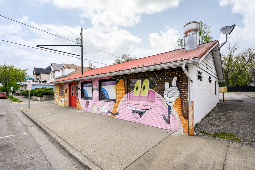 More Photos Of 514 Vincennes St, New Albany Freestanding For Sale